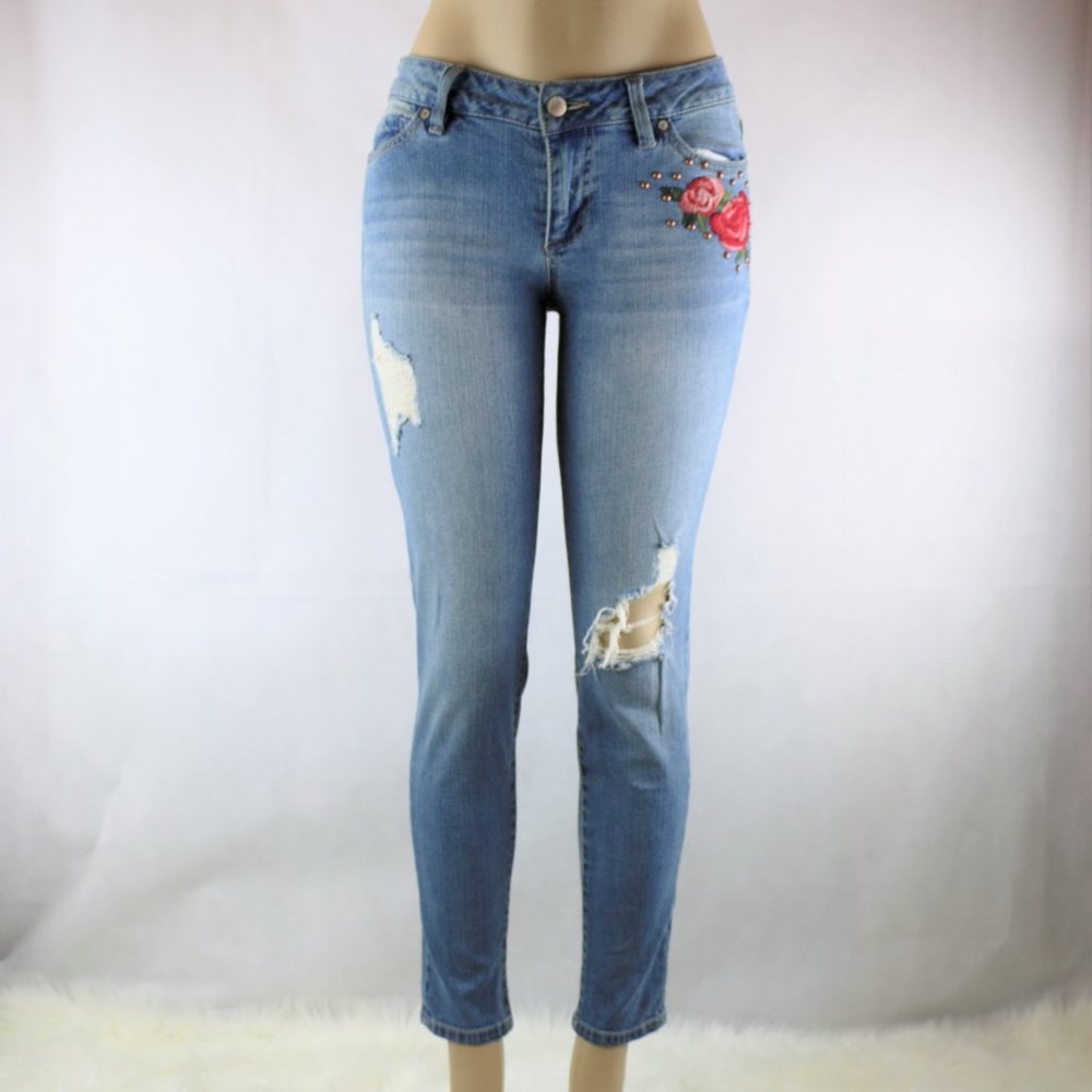 Distressed Embroidered Flower Skinny Jeans